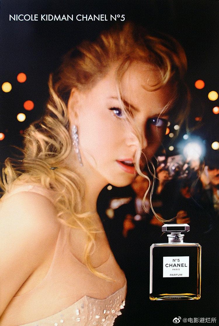 16年前的香奈儿女郎妮可基德曼妮可身上的这件礼服