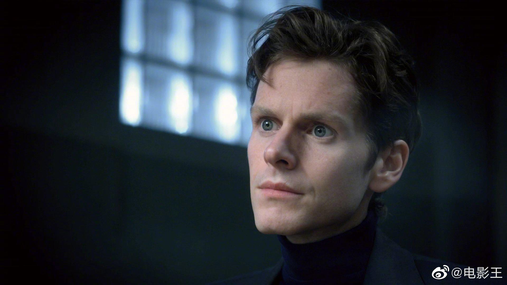 群里有粉丝提起汤姆哈迪毒液男主2009年的迷你英剧黑道之家