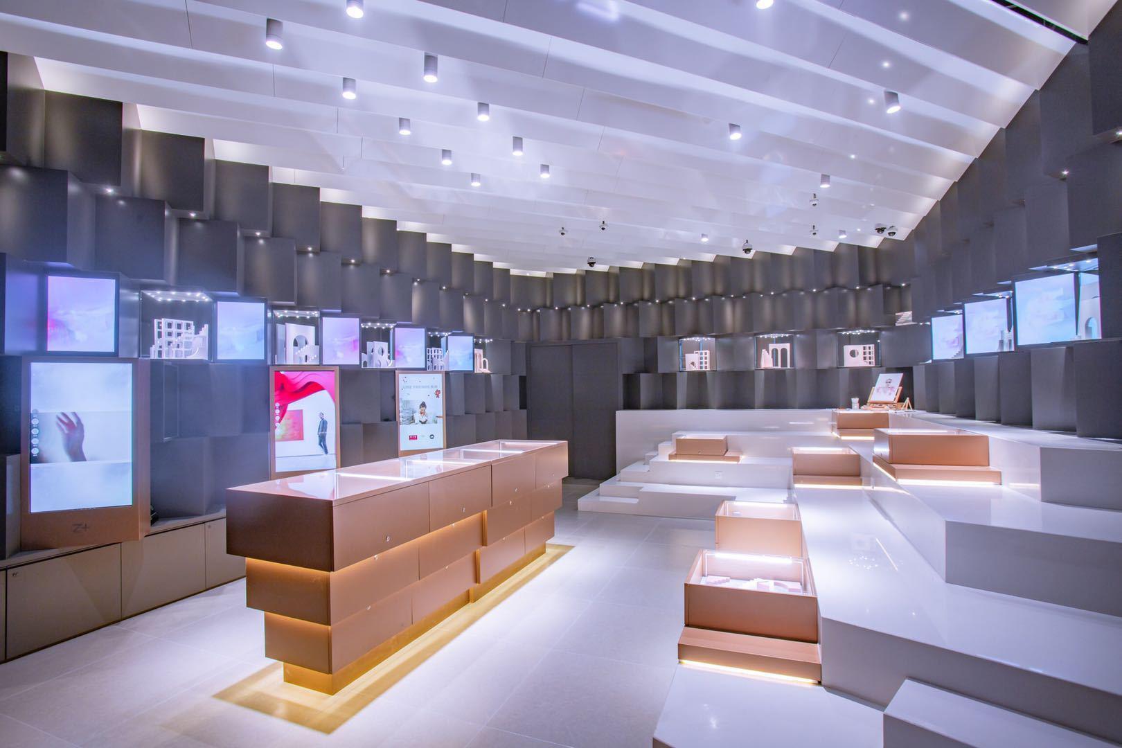 还设有周大福云柜台,无人打扰,自助选购下单!