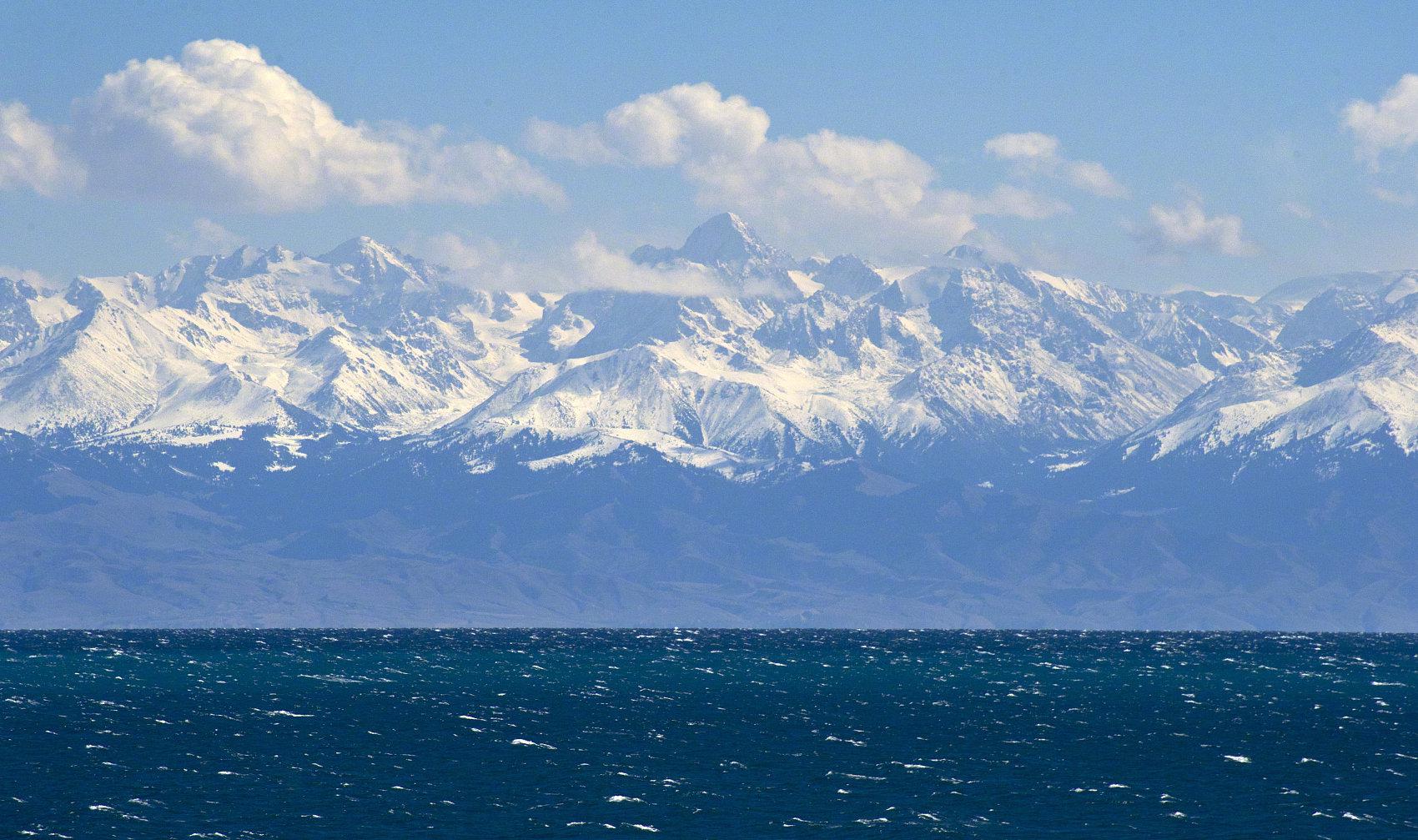 楚河源出天山,河源分了三个汊