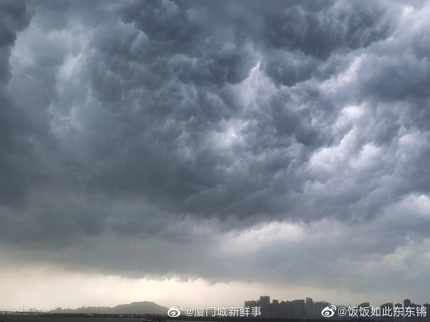 晒下你拍的乌云! (图源见水印)