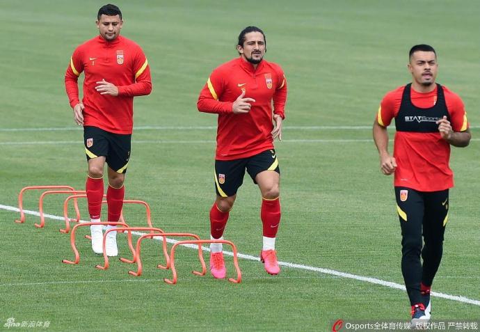 逗妹吐槽:黑人小哥：小罗我能抬你的棺么？