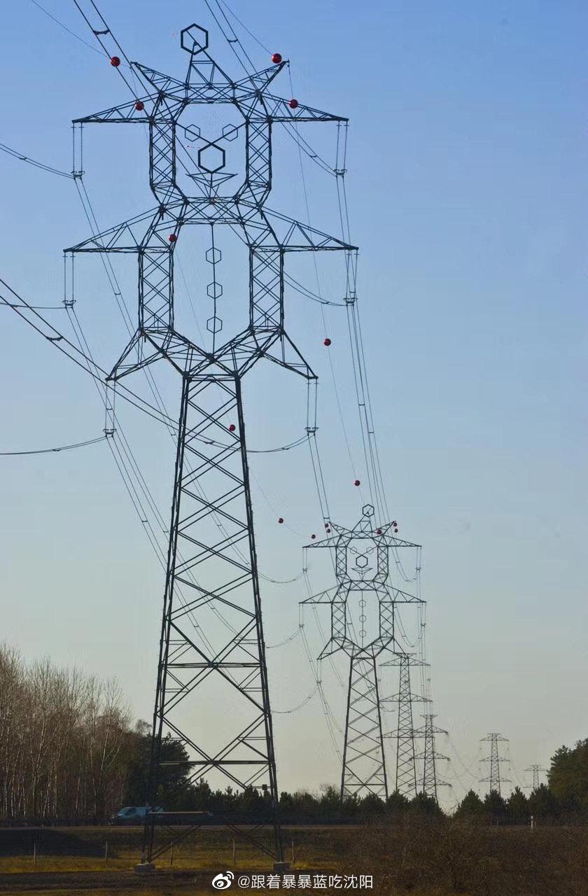 可爱的高压线 图①匈牙利m5高速路旁 图②来自阿根廷 图③是美国