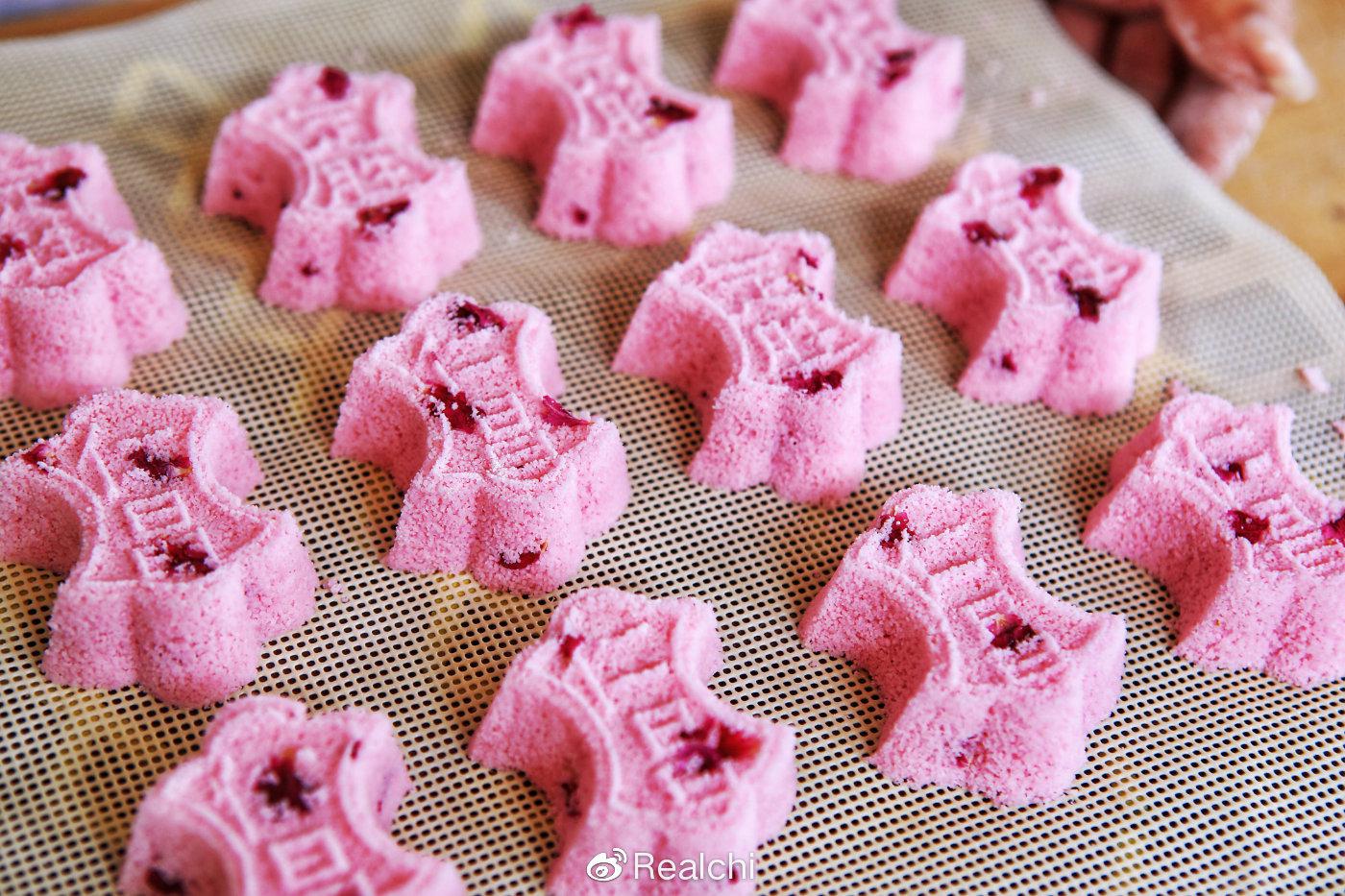 来到震泽古镇,发现很多小吃都是地道的江南小吃,价格不贵,独居风味.