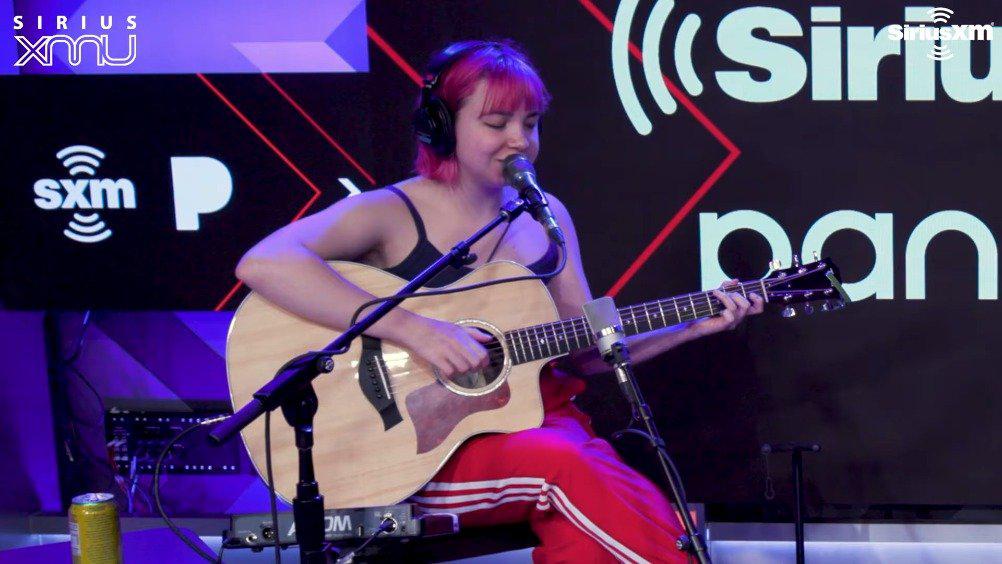 美国另类独立乐队 beach bunny 做客最新节目