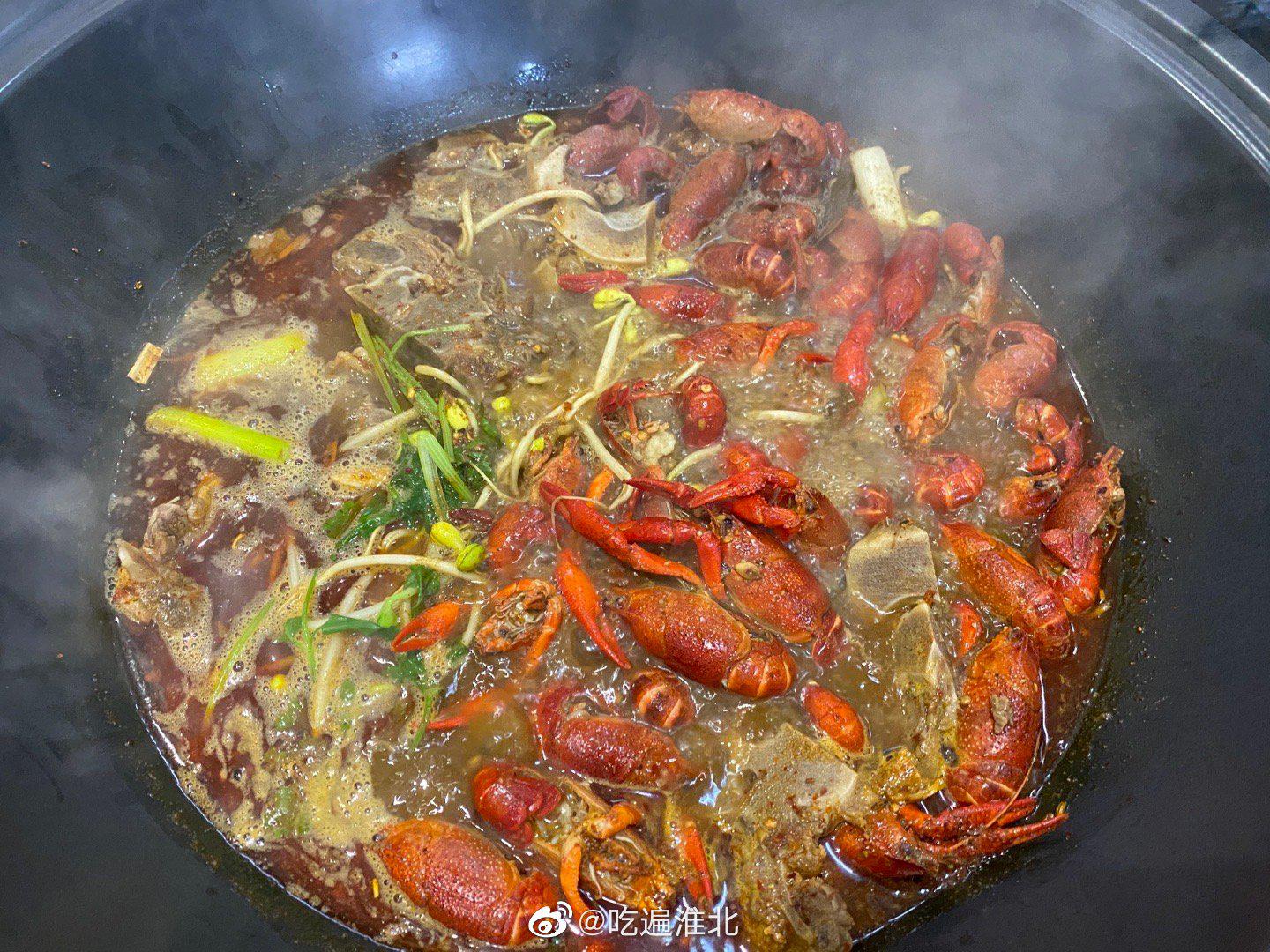 就问问嫩可见过地锅小龙虾吗 百年香樟南门对面发现的东北老地锅