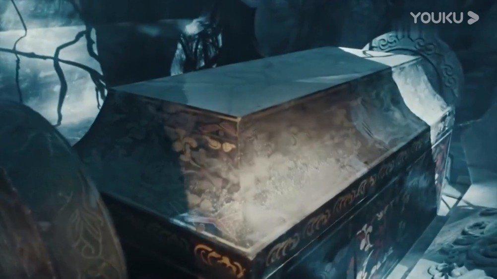 盗墓笔记:张起灵打开棺材后,吴邪那里岩石松动