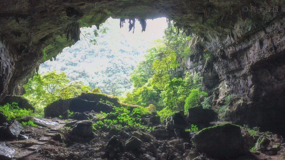 茂兰,作死在溶洞里飞飞机,果然炸了