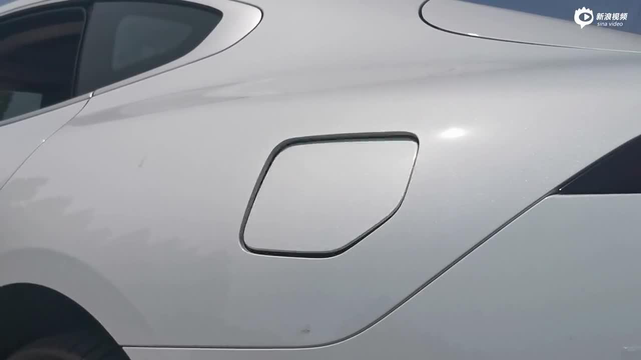 小鹏P7充电接口展示