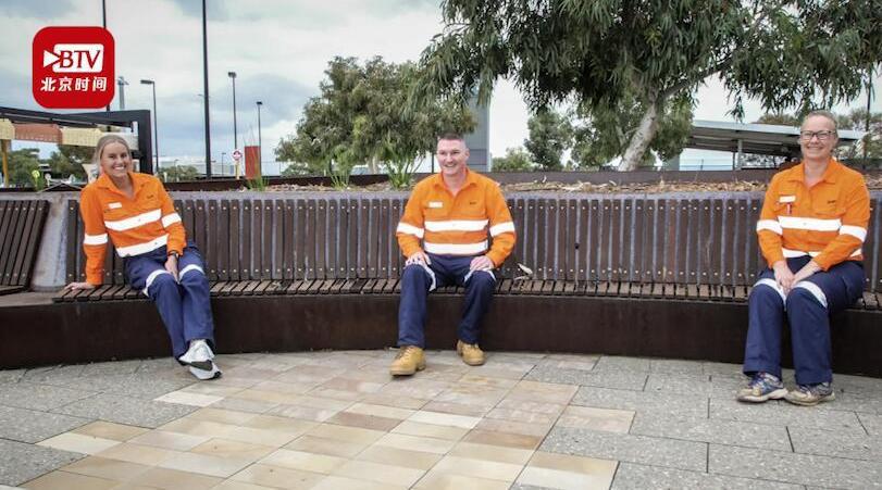 澳大利亚维珍航空破产空姐脱掉高跟鞋转行当 矿工