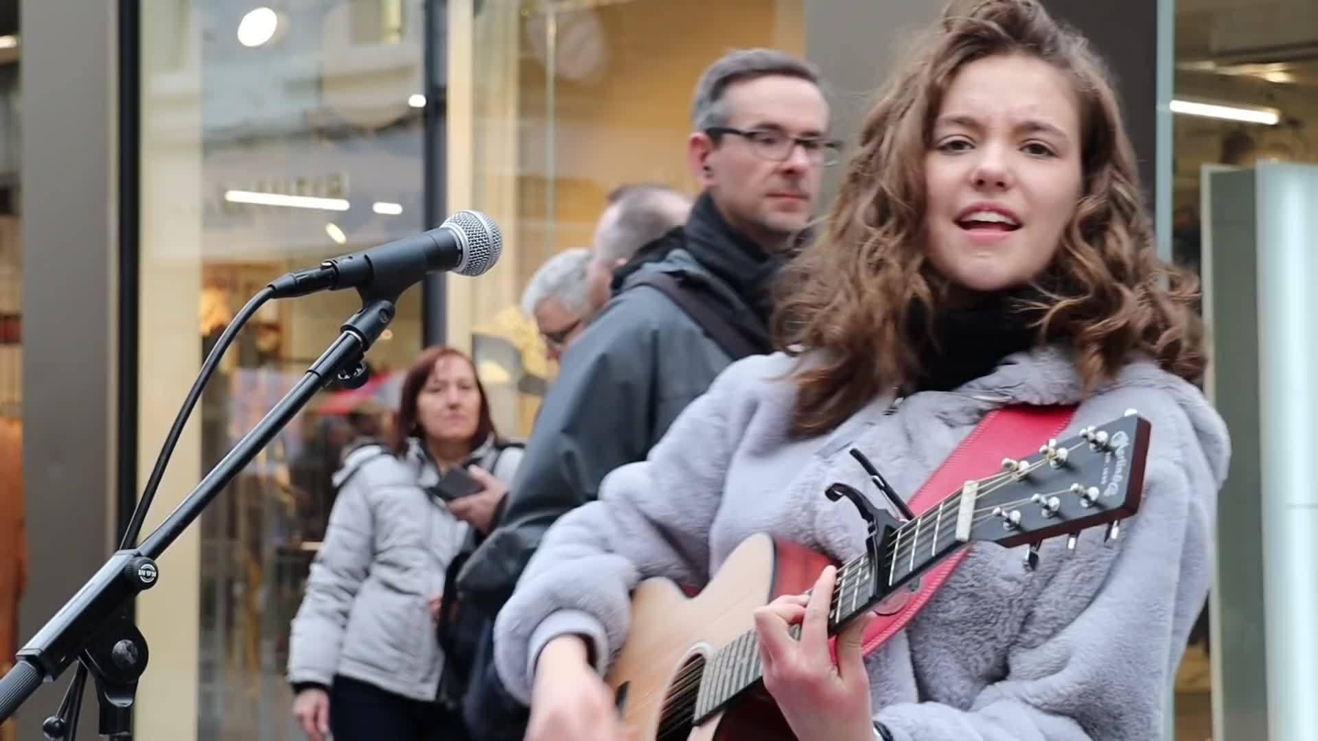 2005年出生的allie sherlock,有种质朴的美感 出生爱尔兰姑娘