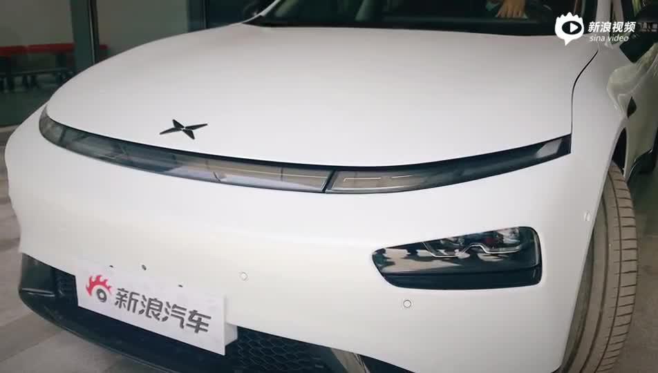 小鹏P7灯光展示