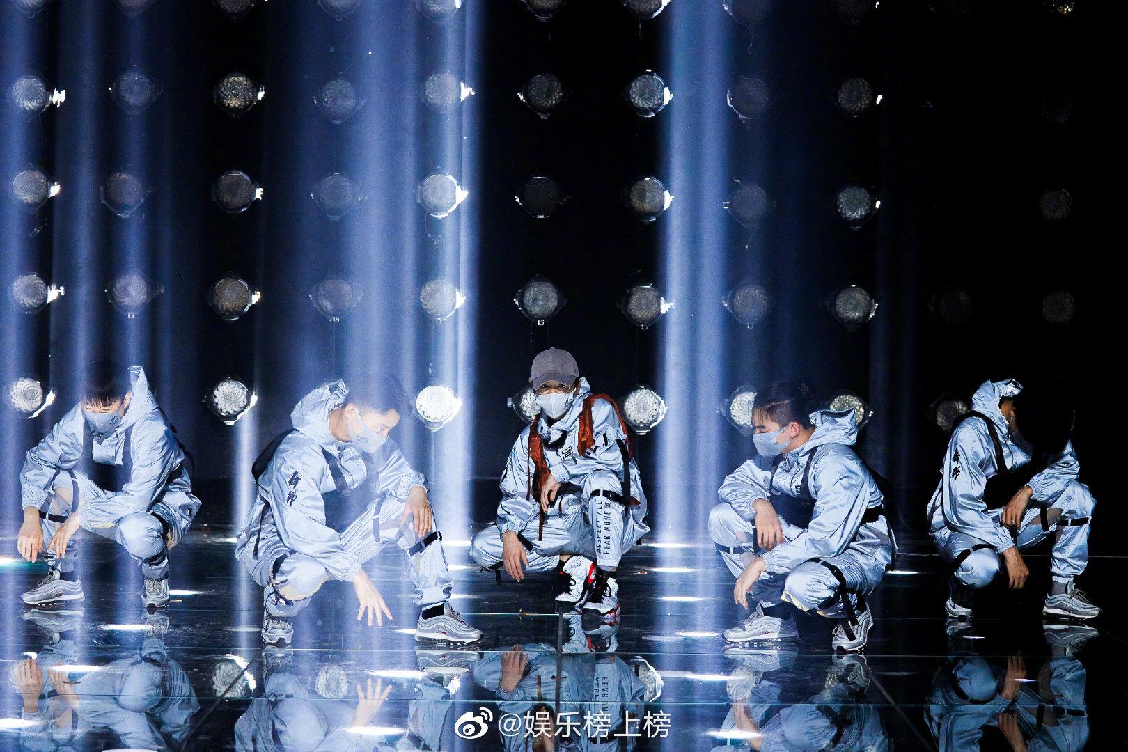 今晚鹿晗将联手kinjaz舞团献上《coming