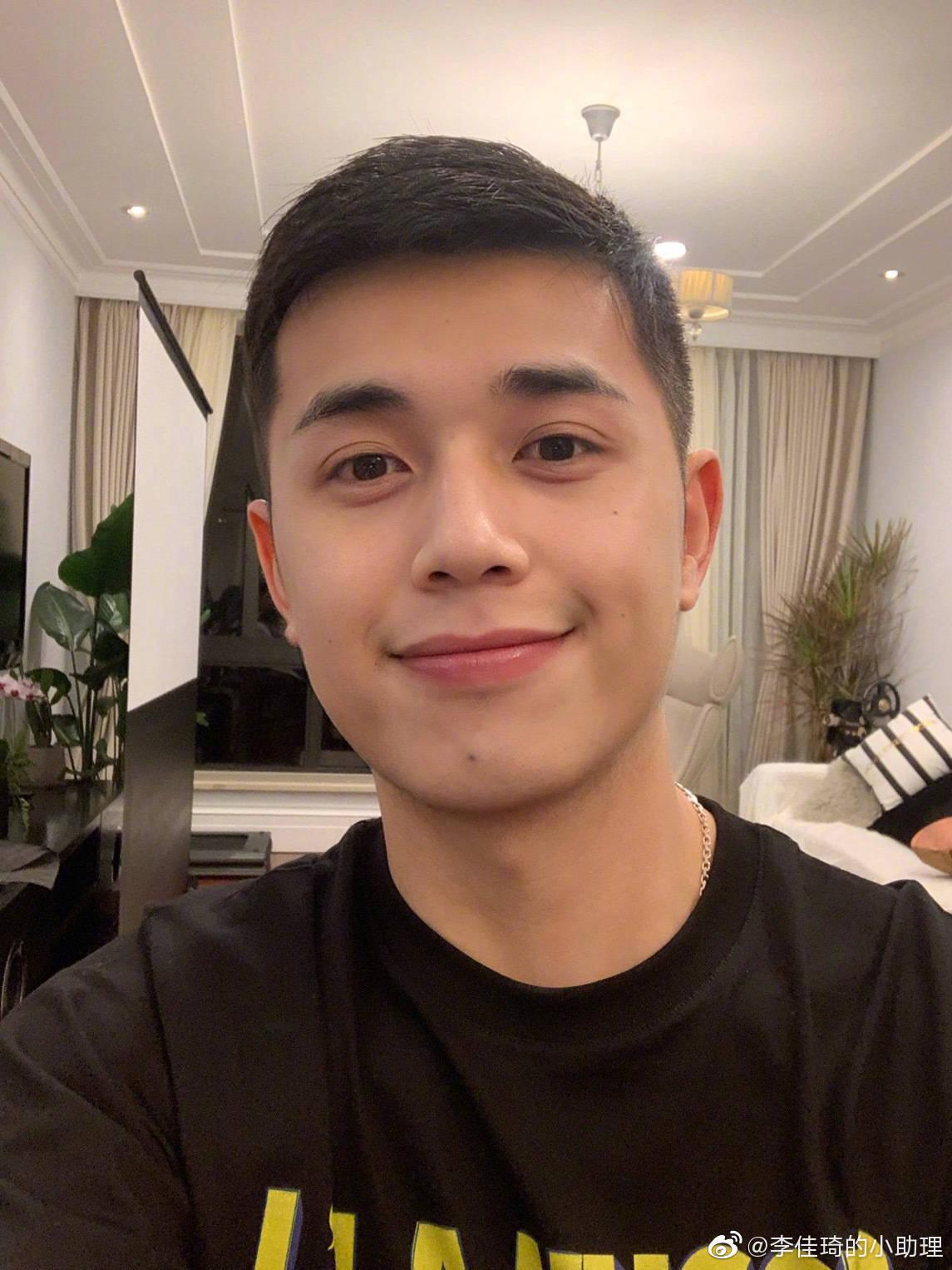 既然小助理改名为付鹏了那咱以后的称呼也得变成付总了吧