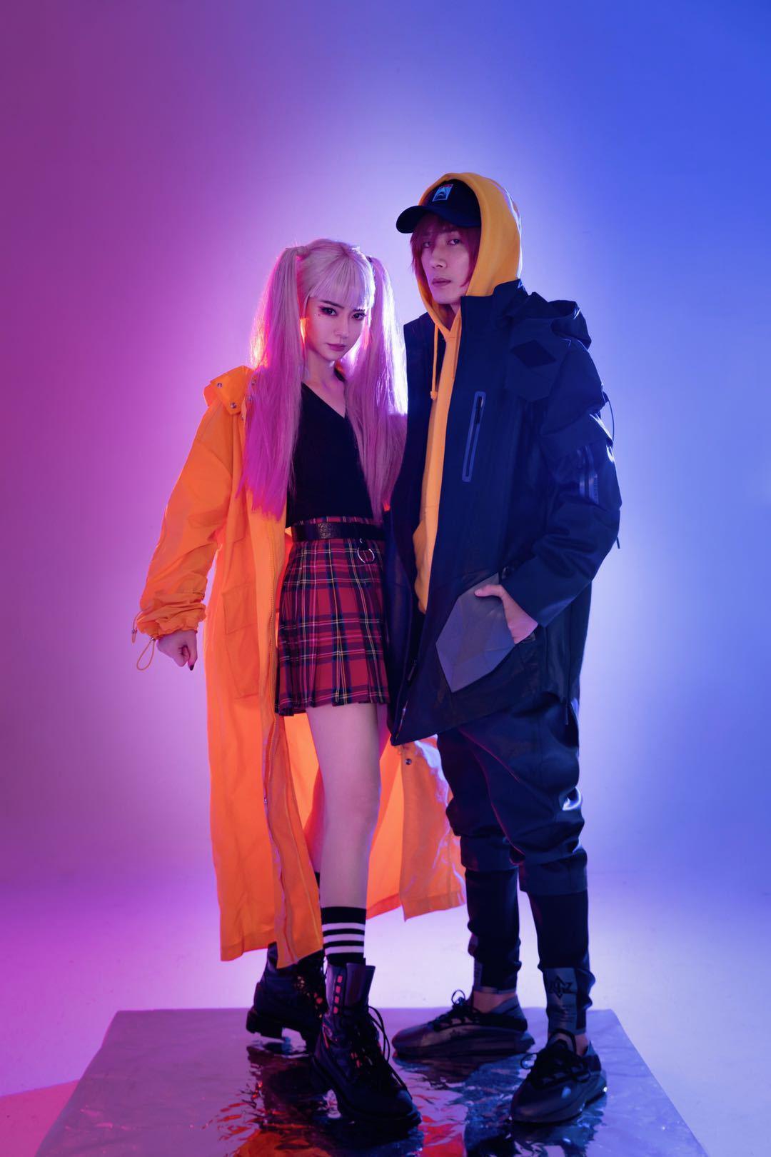 绿洲发布一组和李承铉cos备香cp的情侣大片