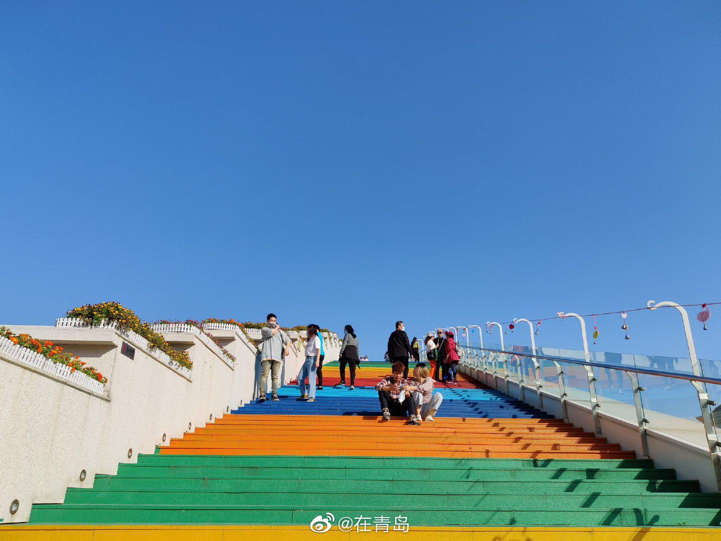 青岛 新晋网红打卡地——彩虹楼梯