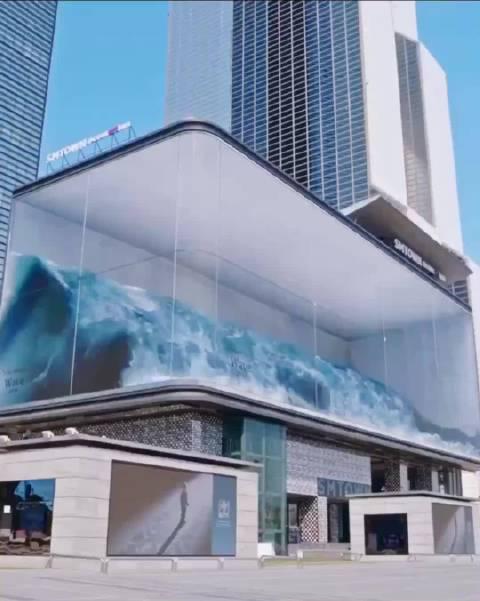 00:45 位于韩国首尔smtown,树立起一面曲面led数字大屏幕…… 00:59