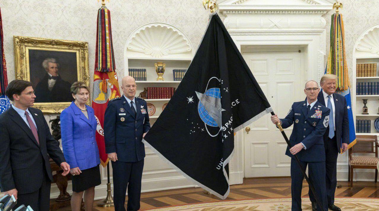 美军揭晓"太空军"的军旗,被我国人发现是抄袭中国标志?