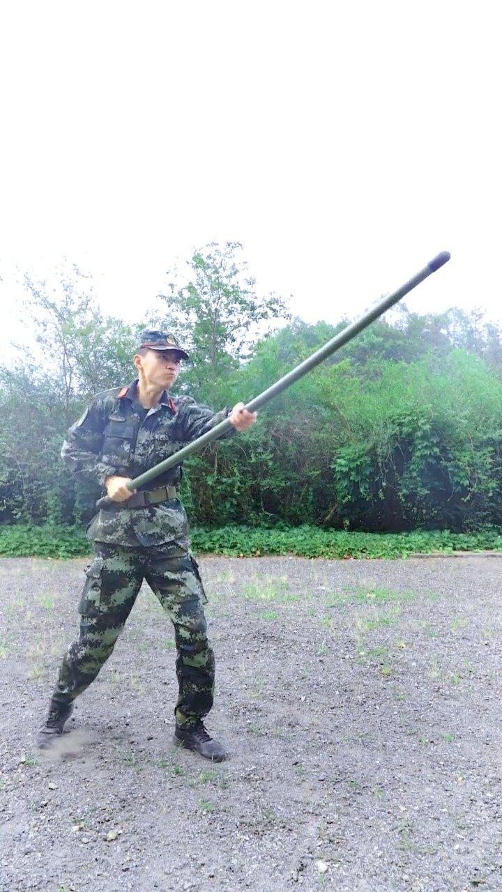 武警战士应急棍术:凌云少年志,棍在手中持! .四川武警