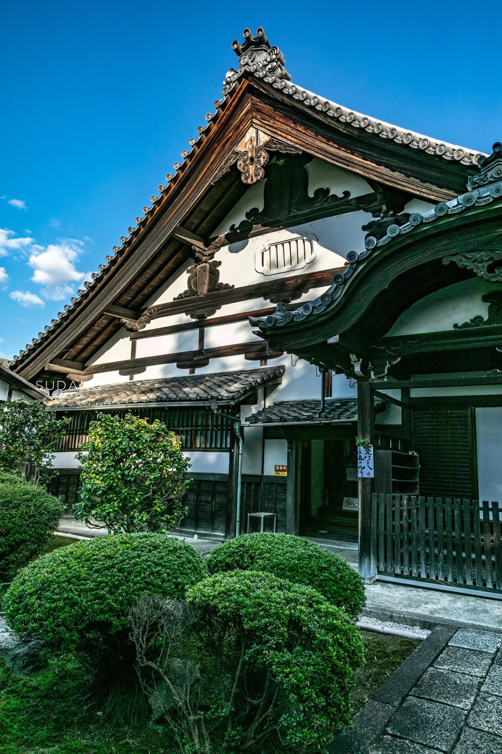 炎炎夏日,如果以下图中的场景是融合在一个庭院中