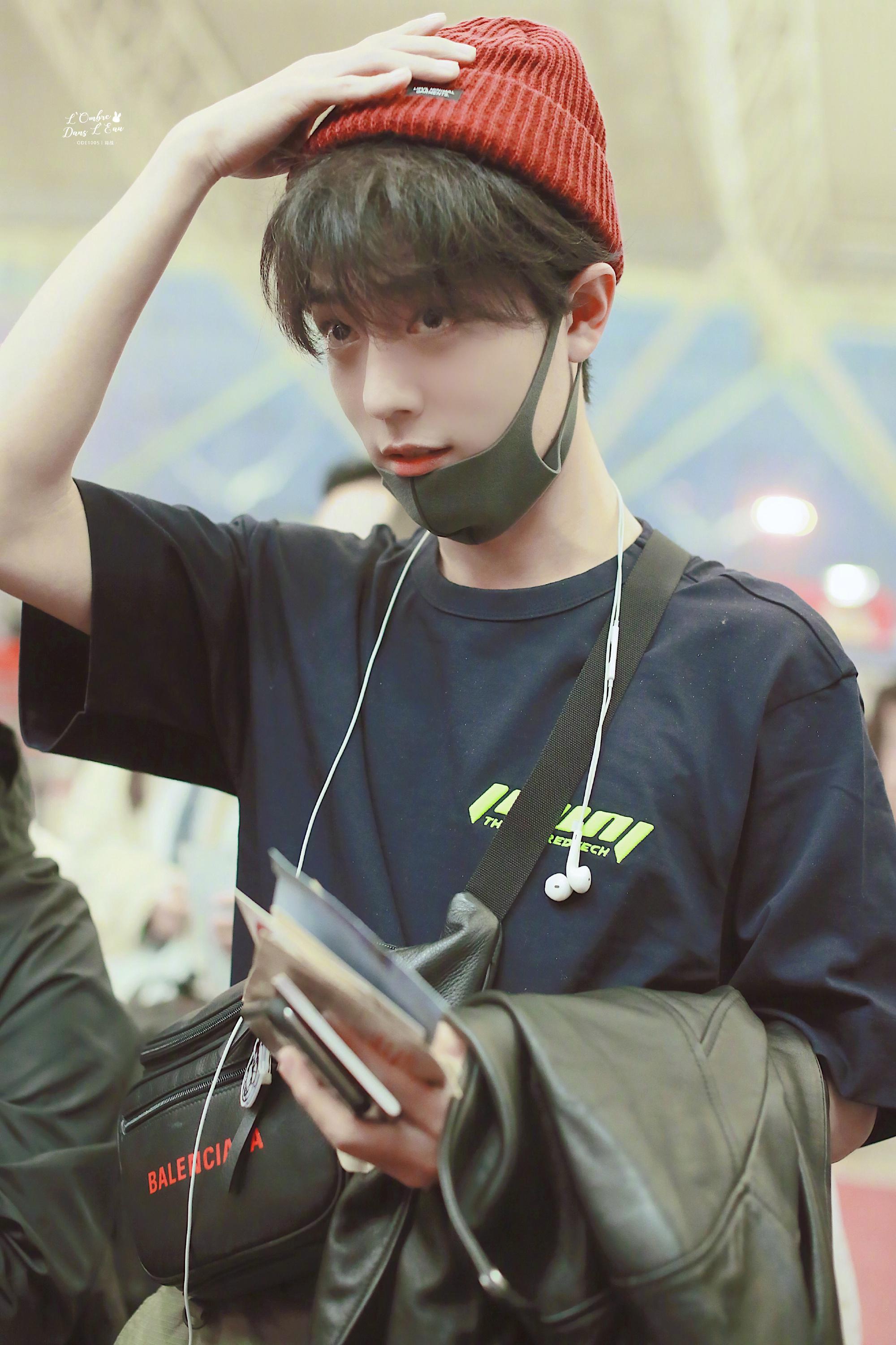 肖战机场私服男友风造型小合集.清爽干净的休闲穿搭