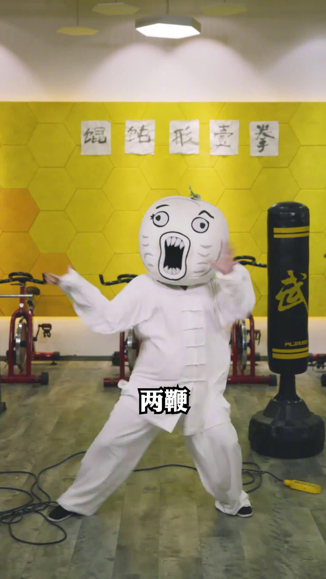 传武大师展示八门拳绝技,手脚并用快如闪电,没几十年功力达不到