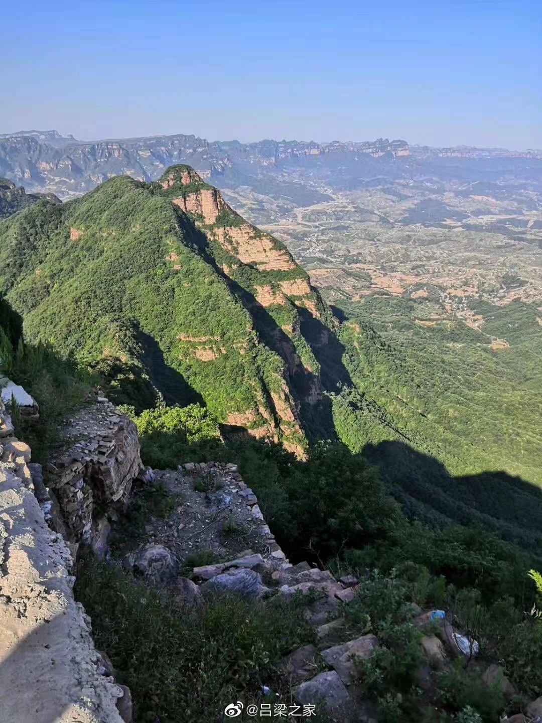 海到尽头天作岸 山登绝顶人为峰