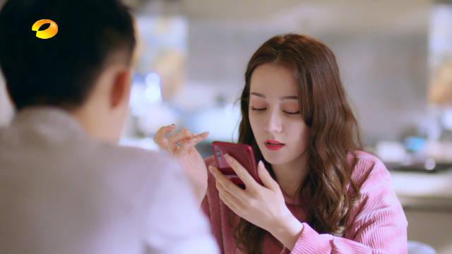 分手危机 周放@dear-迪丽热巴 看到宋凛@johnny黄景瑜 的新闻满心