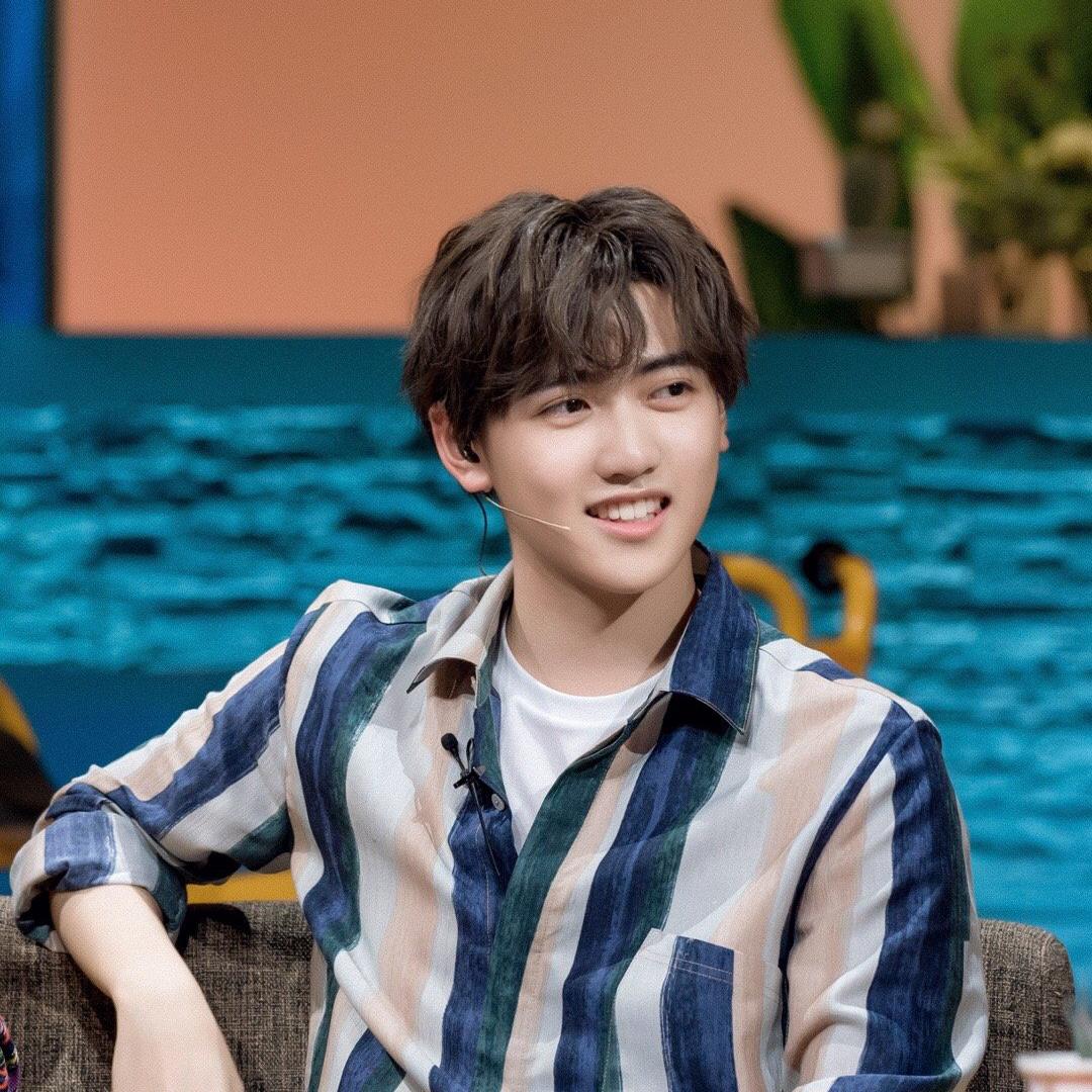 衣柜里少说有好几件[并不简单]一起看看#朱正廷[超话]##焉栩嘉[超话]