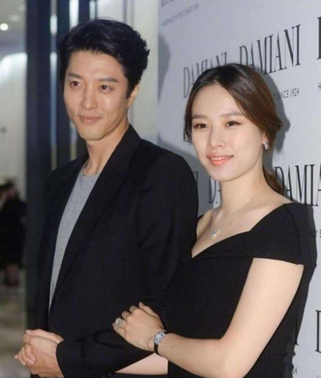 两个人和平离婚可以理解啊,但是为什么又要带韩智慧出场呢