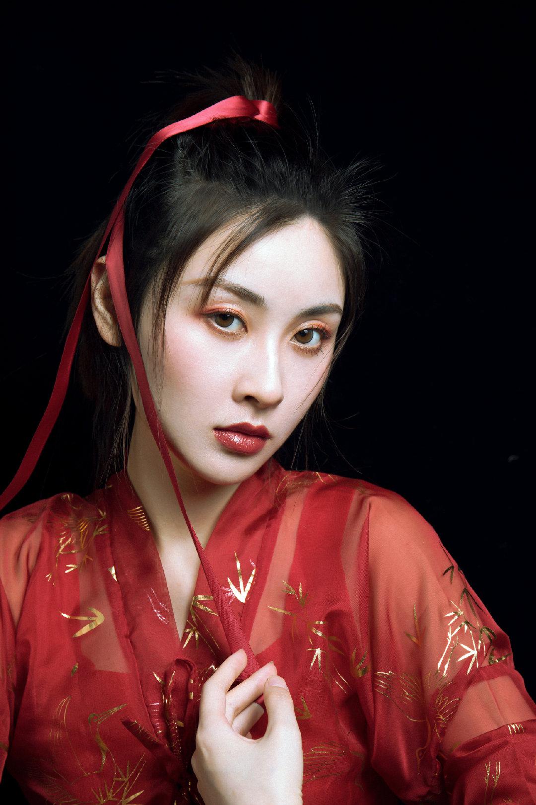之前就被刘天仙花木兰的妆容飒到了