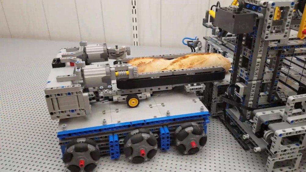 乐高塔帕斯工厂,全乐高自动流水生产线.