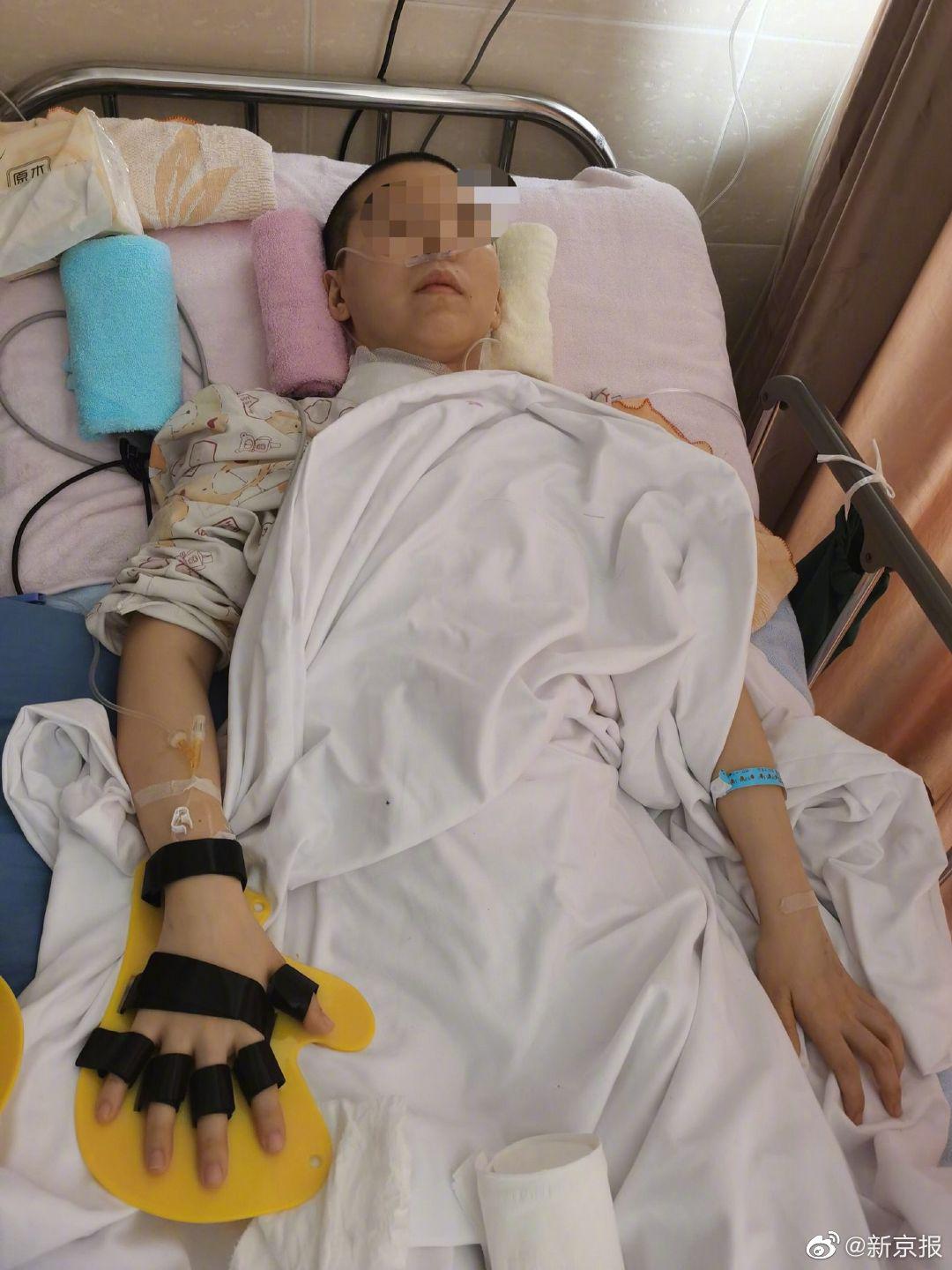 90后医学女研究生蹦床摔伤致瘫痪