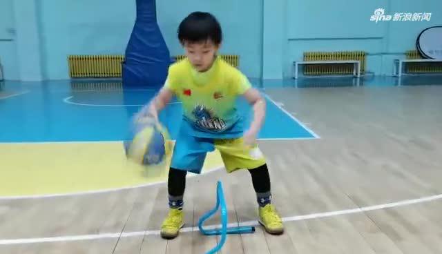 原地运球组合训练