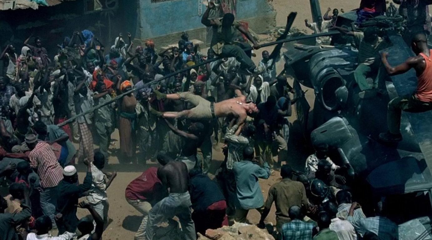 阵亡士兵被扒光游街,王牌部队险团灭,美军吃瘪时有多惨?