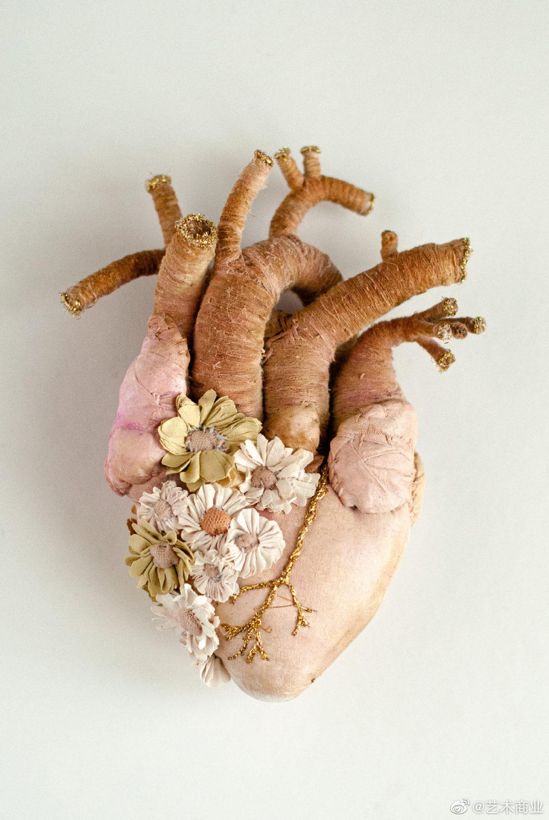 我们常规印象中,布艺作品通常是漂亮可爱的