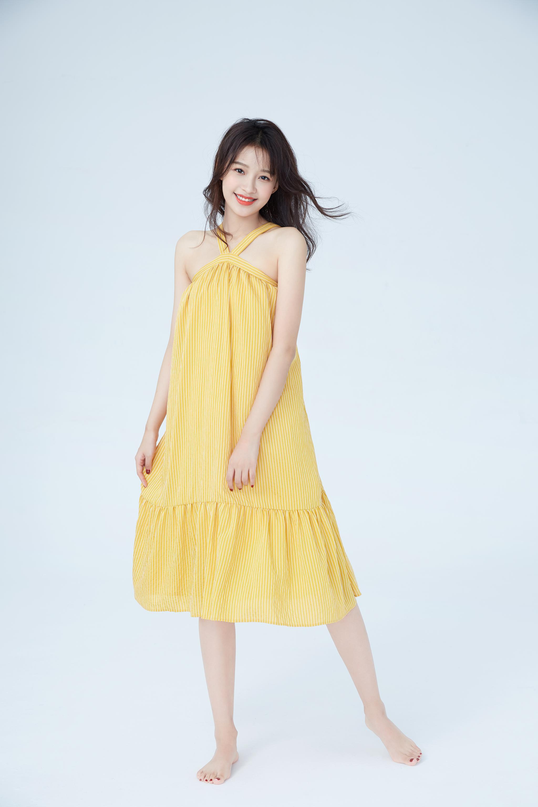 荧幕前,她专注作品,带跟我们很多鲜活富有生命的角色