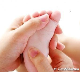 宝宝抚触之足底按摩,七步成为宝宝御用按摩师