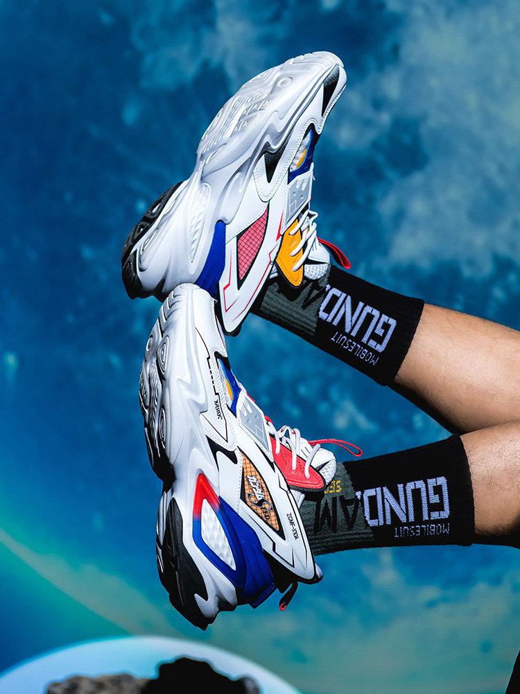 361° × 机动战士高达联名鞋系列再度来袭|跑鞋_新浪新闻