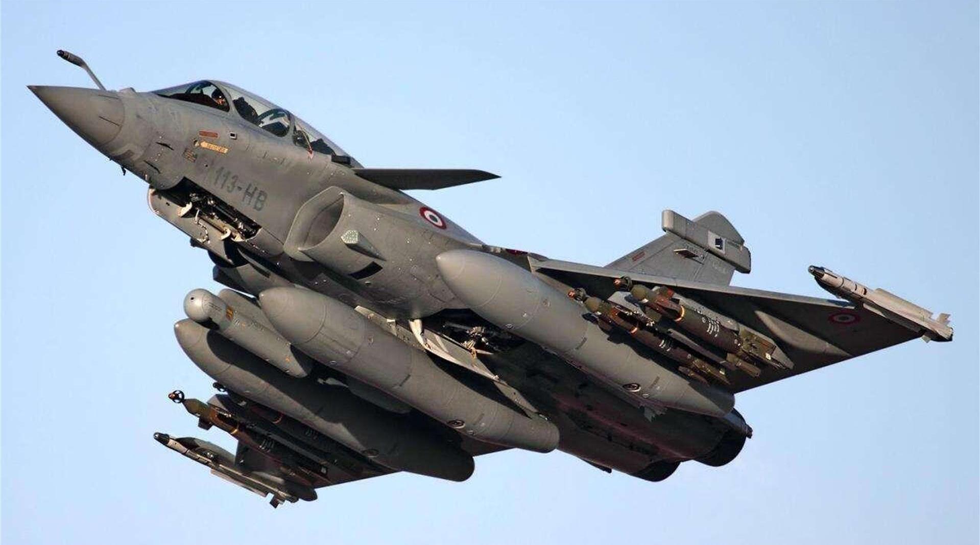 危险邻居向美展开怀抱,450架战机已对准亚洲,美军阴谋即将得逞