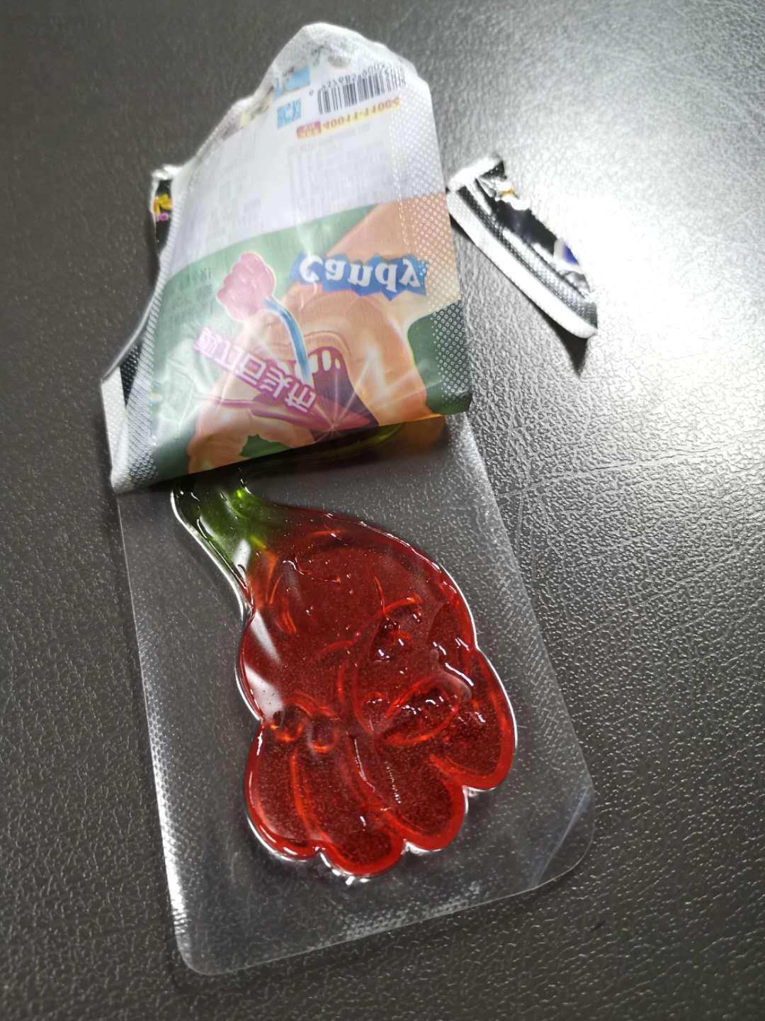小时候这种糖是买来玩的 然后霍霍的埋了吧汰的……|老鼠屎_新浪新闻