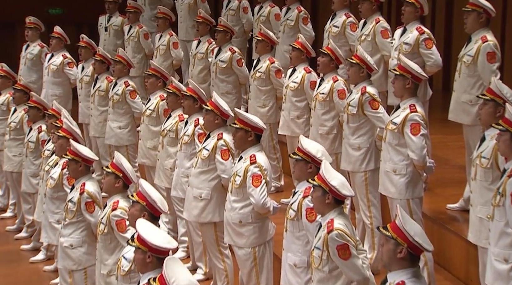 武警军乐队合唱解放军军歌,威武雄壮的气势震撼人心!