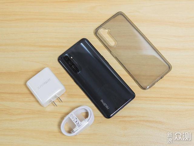 像素为6400万的镜头,是去年主流旗舰都在用的摄像头