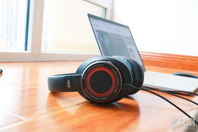 创新sxfigamer电竞耳机聆听游戏中的世界