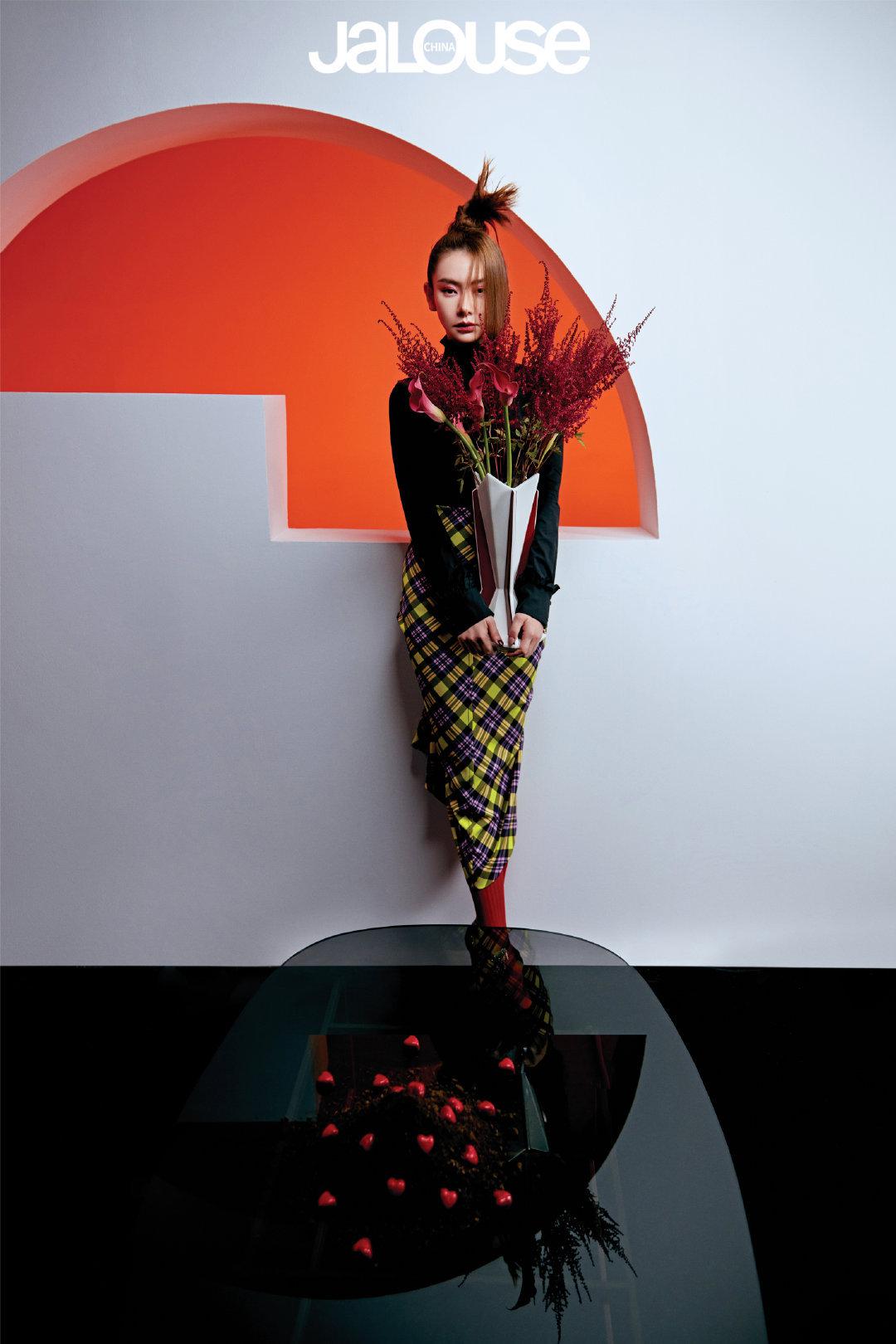 戚薇 登上《jalouse》杂志封面大片