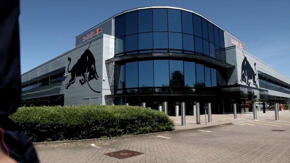 静待复工的红牛车队总部,距离f1开赛还有34天77