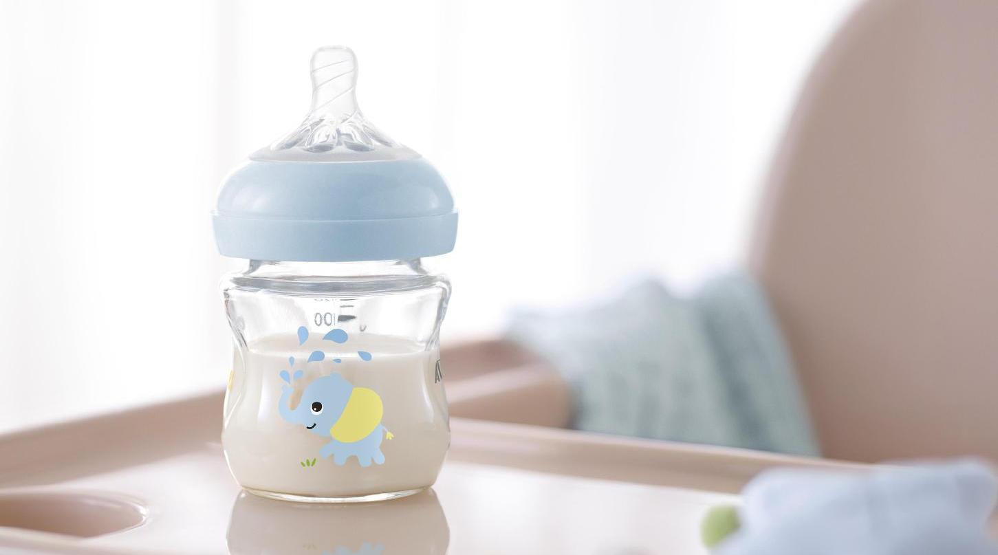 为您推荐: 护士给新生儿喂奶瓶,怎么看都觉得哪哪