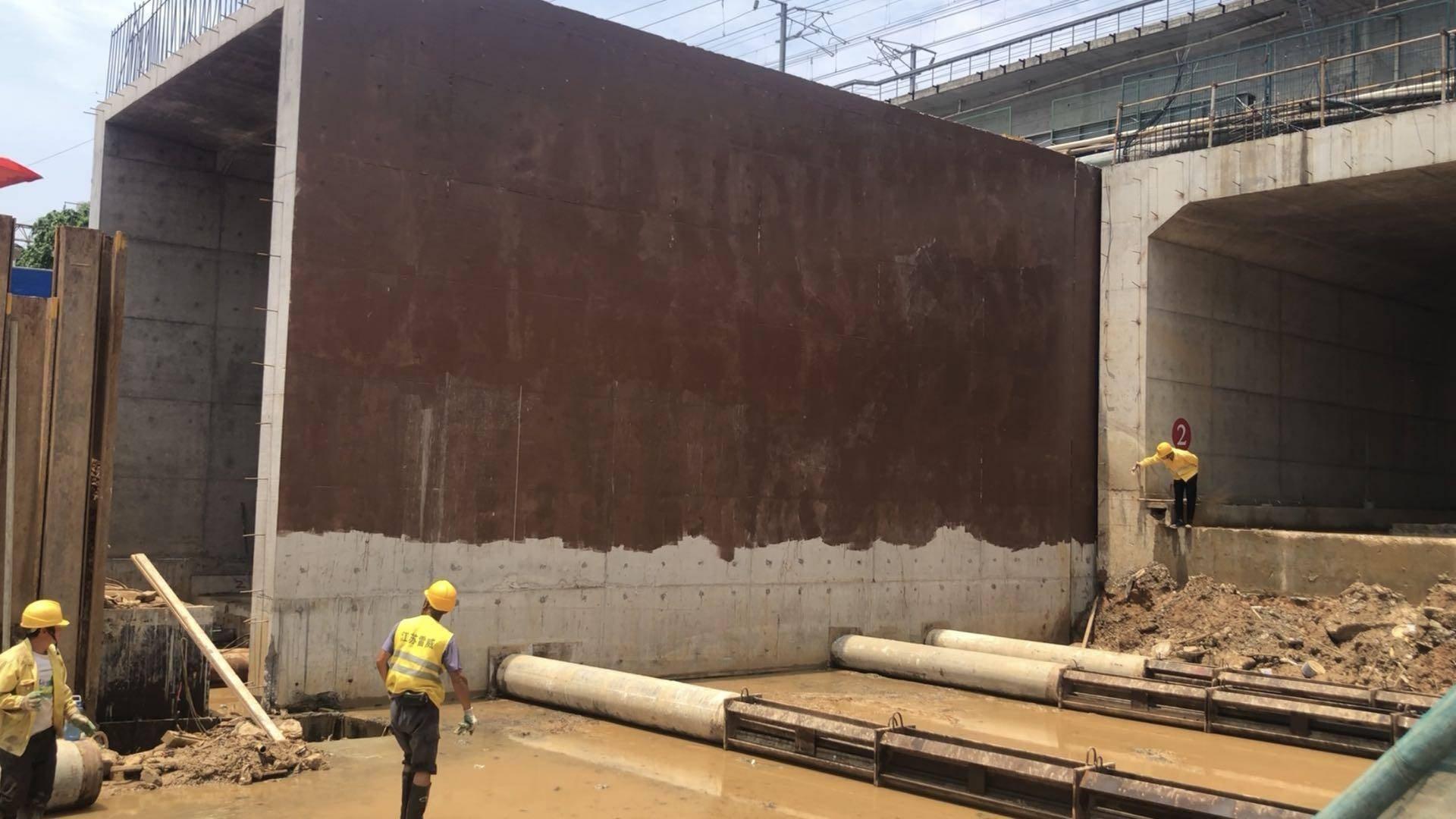 中央门铁路桥下8车道箱涵成型