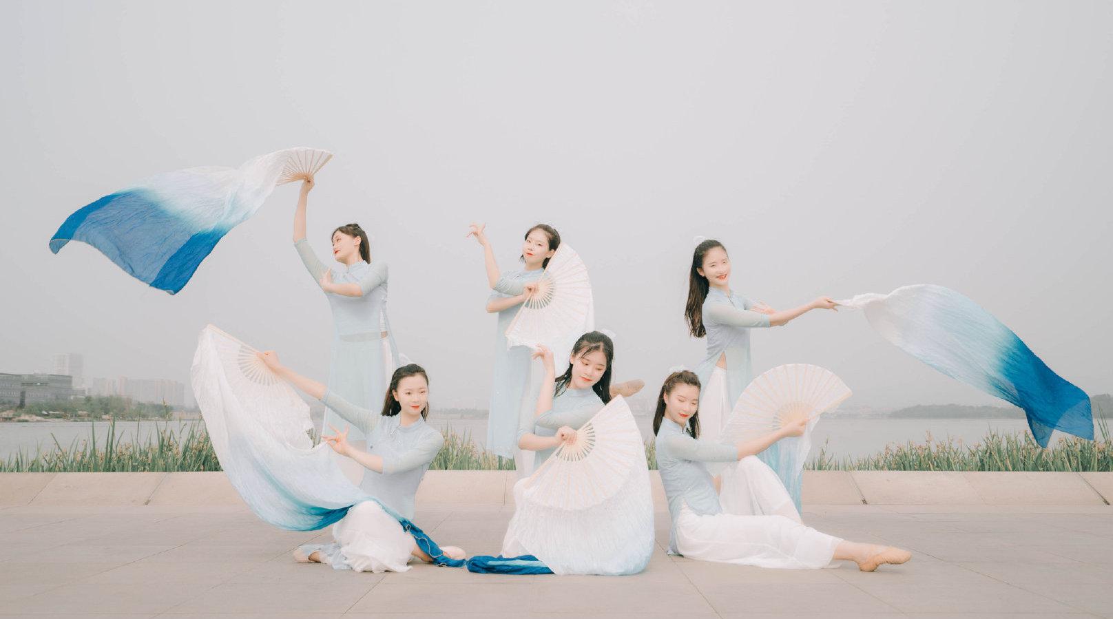 古典舞《生命的河》,唯美的舞姿配以歌曲哀伤又不失希望的基调