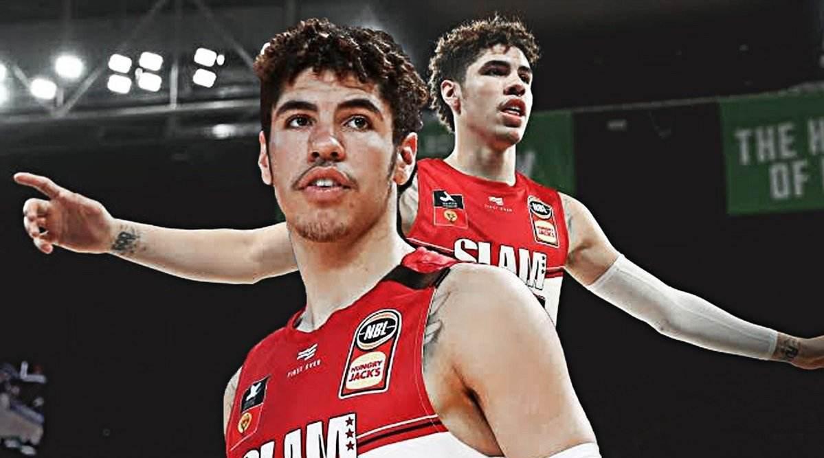 "三球"拉梅洛-鲍尔在13岁时身高刚过1米6